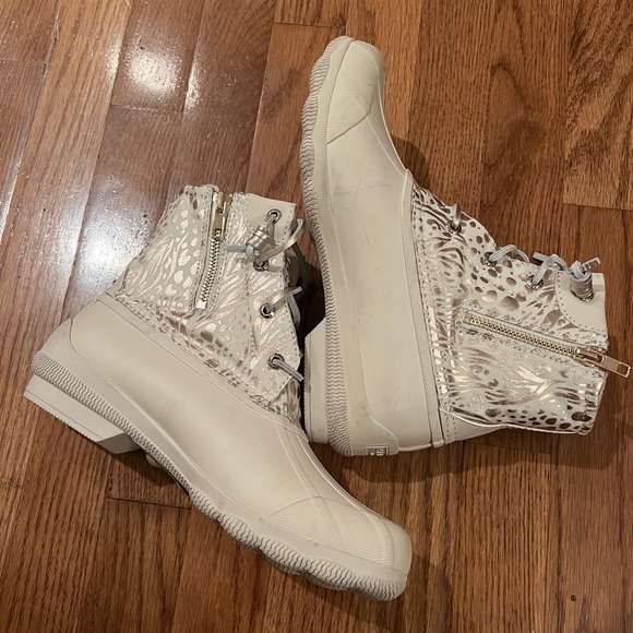 Sperry Saltwater Metallic Jacquard Duck Boot
Winter Duck Boots - Lug Sole size•7 - Picture 6 of 9
